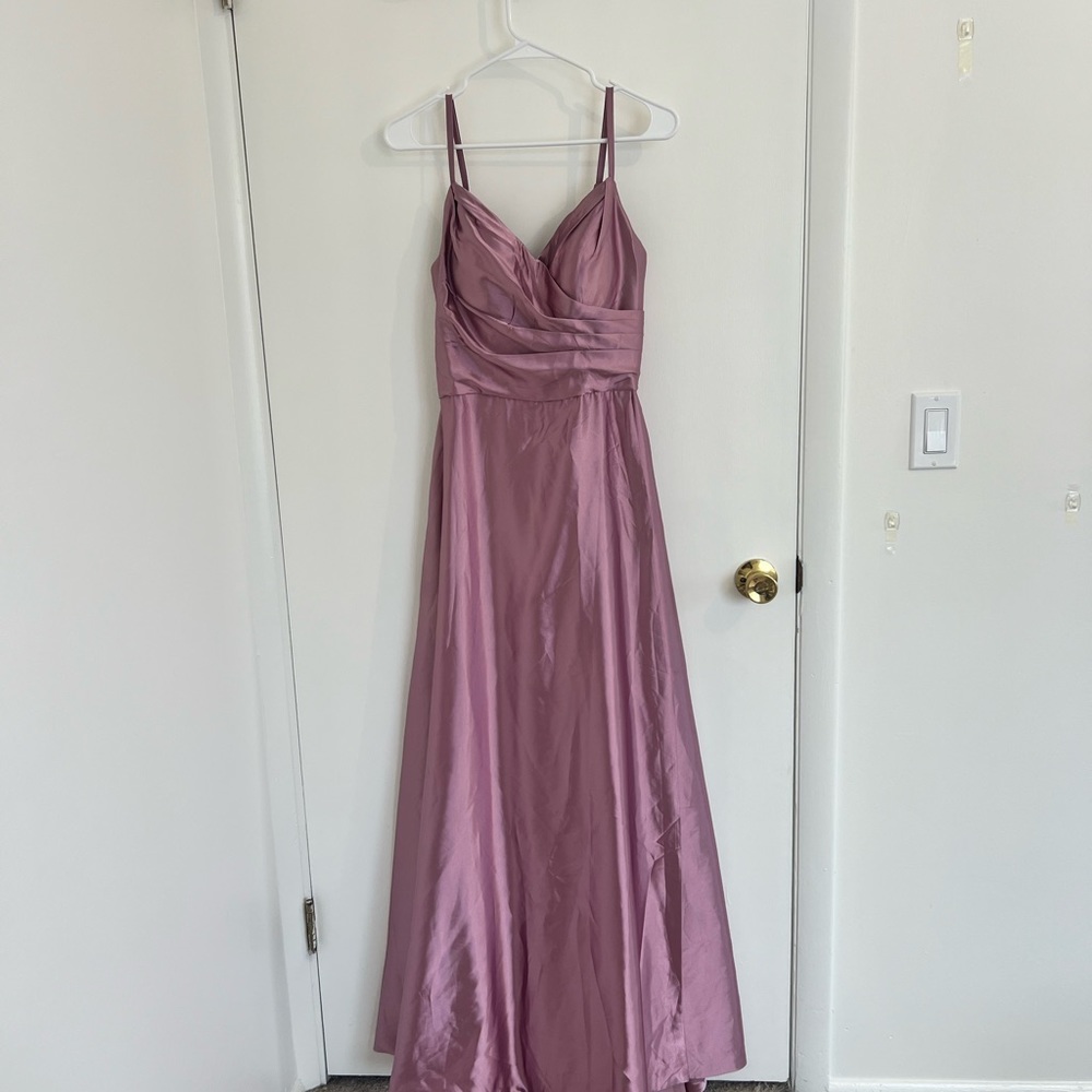 Beautiful satin dress with corset back. I’m a size 6, but could fit a 4-8.